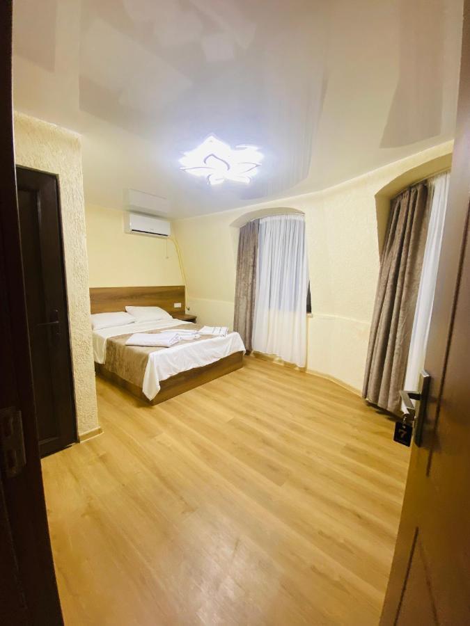 Hotel Sunrise Kutaisi Ngoại thất bức ảnh